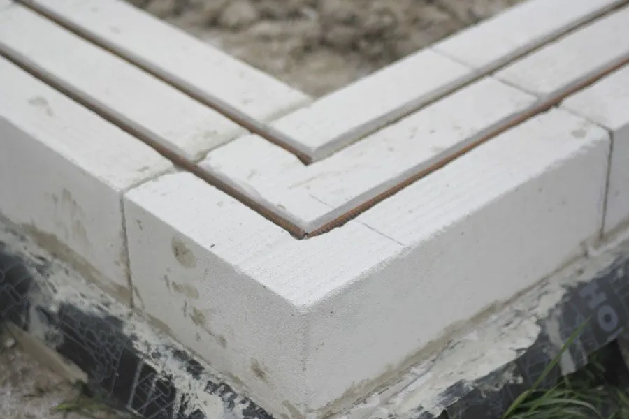 Как выполнять армирование стен из газобетона? – Уралблок Как выполнять армирование стен из газобетона?